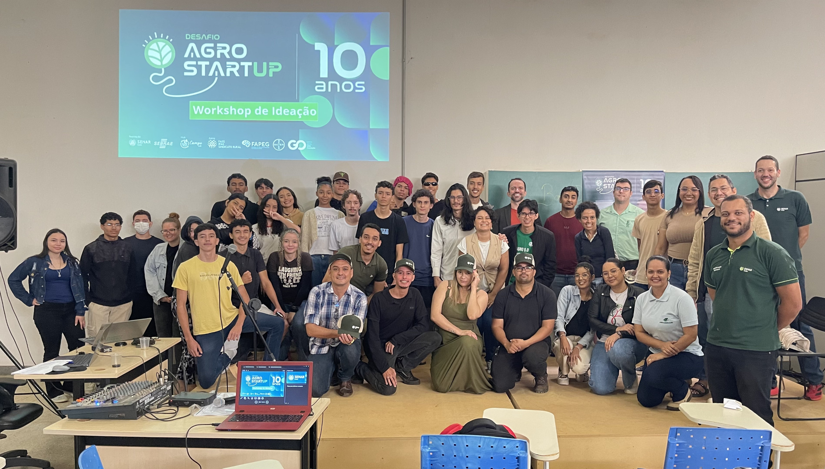 Grupo de participantes e organizadores do Workshop de Ideação